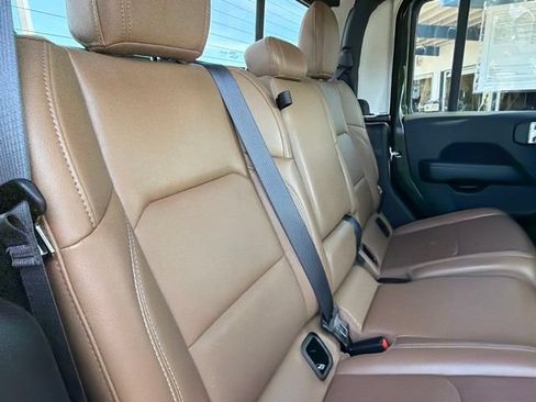 Used 2023 Jeep Gladiator Rubicon AWD/4WD image 13