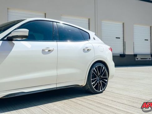 Used 2019 Maserati Levante Trofeo AWD/4WD image 35