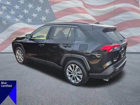 Used 2022 Toyota RAV4 XLE Premium FWD image 5