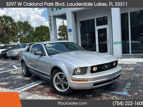Used 2006 Ford Mustang Coupe RWD image 2