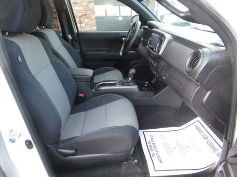 Used 2021 Toyota Tacoma TRD Sport w/ Technology Package AWD/4WD image 9