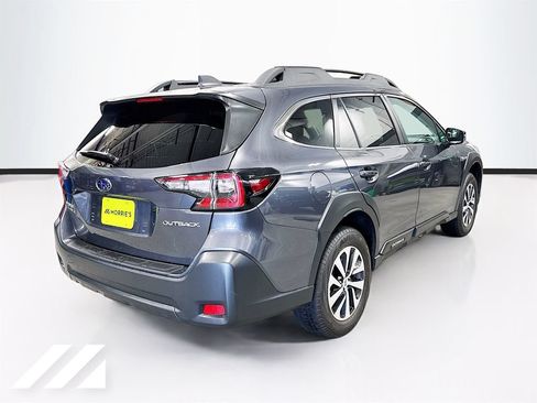 Used 2024 Subaru Outback Premium AWD/4WD image 5
