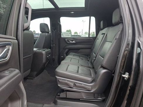 Used 2022 Chevrolet Suburban LT w/ LT Signature Plus Package AWD/4WD image 11