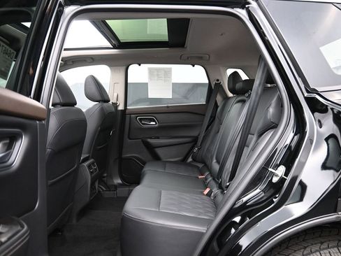 Used 2022 Nissan Rogue Platinum w/ Head-Up Display Package image 21