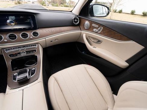Used 2020 Mercedes-Benz E 350 Sedan image 14