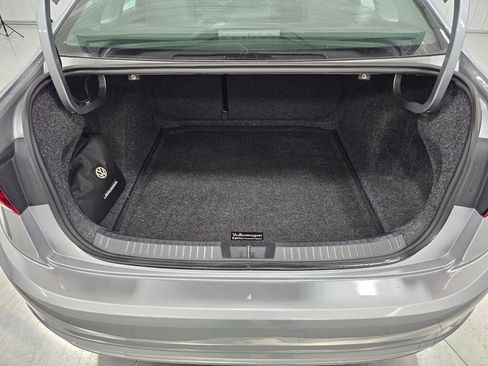 Used 2019 Volkswagen Jetta SE w/ Cold Weather Package FWD image 15