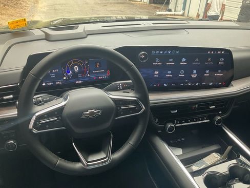 Used 2025 Chevrolet Tahoe Z71 w/ Comfort Package image 24