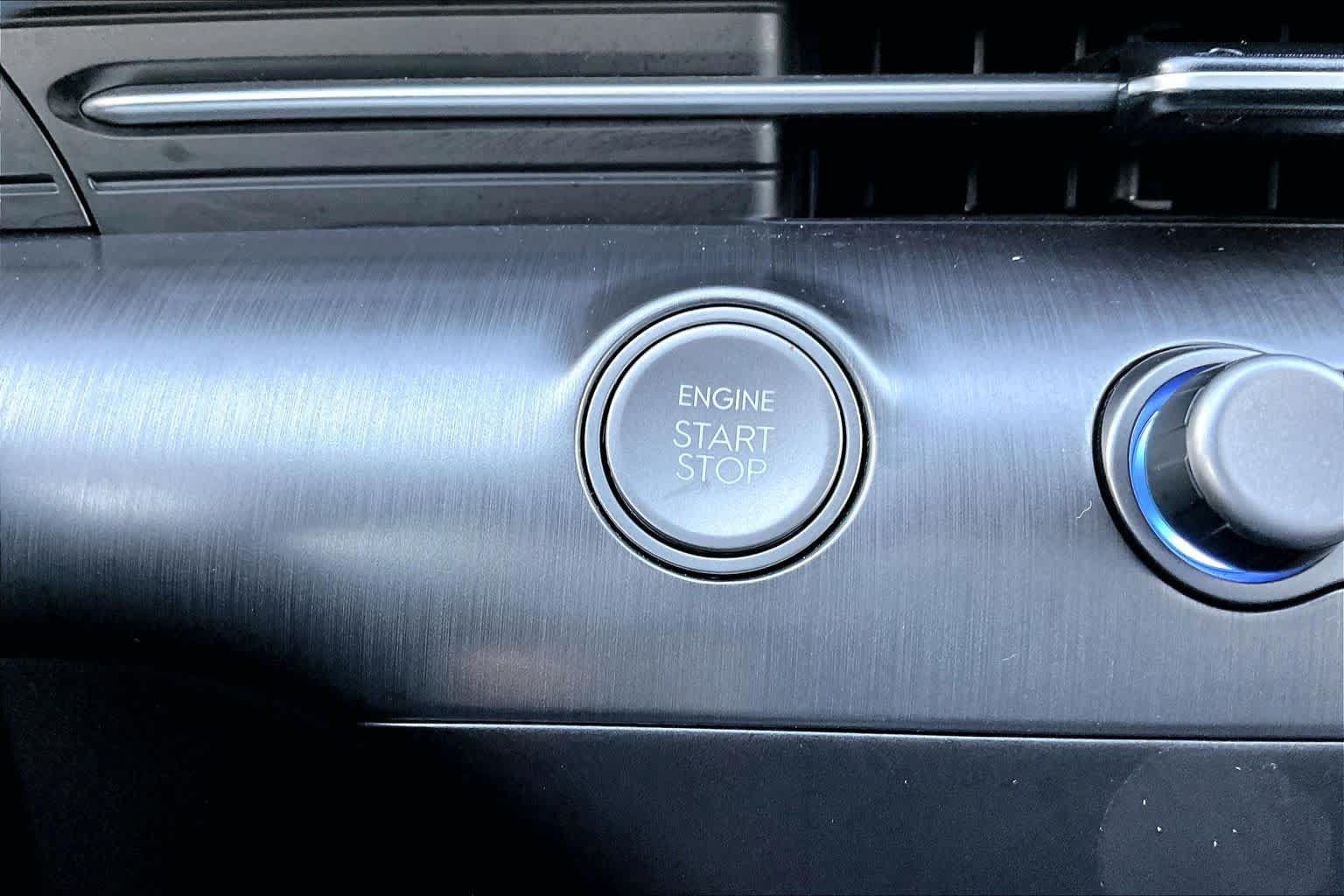 Certified 2024 Hyundai Kona SEL AWD/4WD image 30