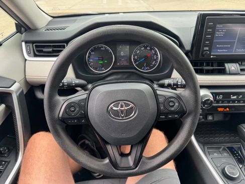Used 2021 Toyota RAV4 XLE w/ Convenience Package image 16