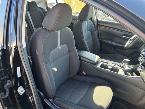 Used 2025 Nissan Sentra SV image 34