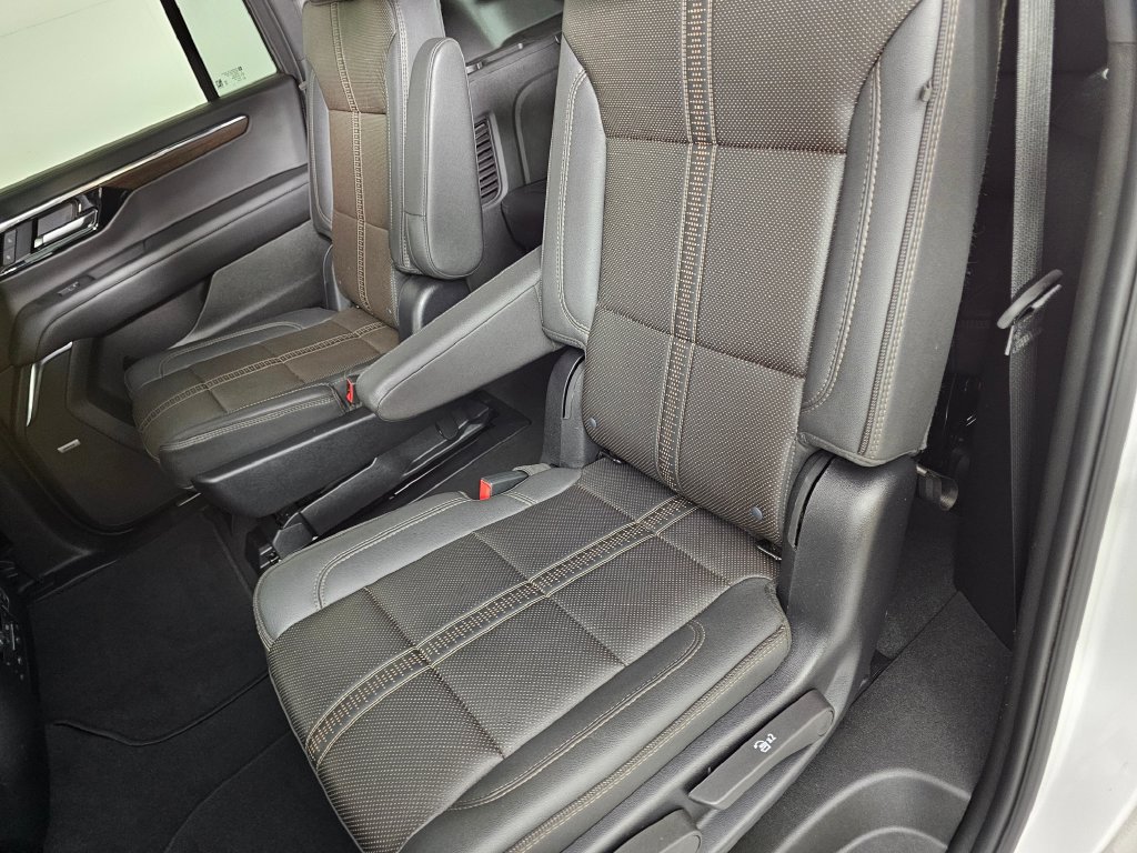 Used 2025 Chevrolet Suburban High Country AWD/4WD image 20