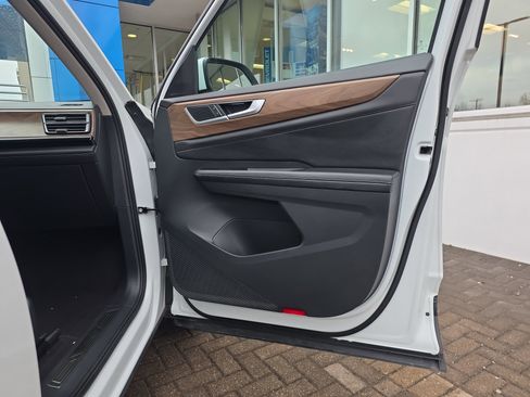 Used 2024 Volkswagen Atlas SE image 26