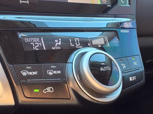 Used 2017 Toyota Prius V Three w/ Carpet Mat Package FWD image 23