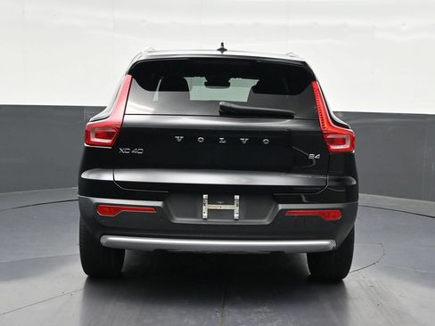 Used 2023 Volvo XC40 B4 Core FWD image 5