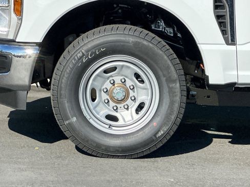 New 2026 Ford F250 XL w/ XL Chrome Package image 22