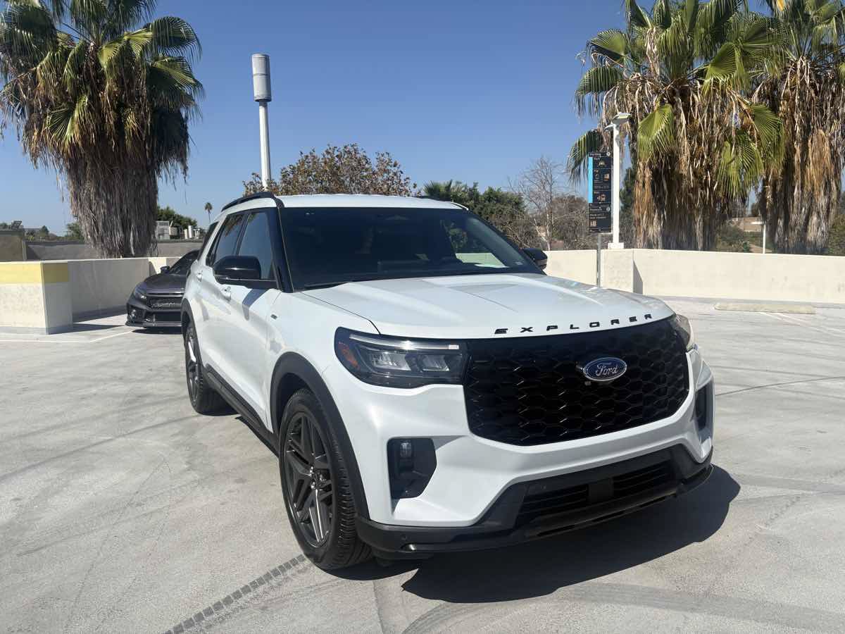 Used 2026 Ford Explorer ST-Line w/ ST-Line Street Pack RWD image 40