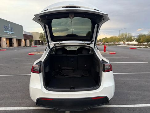 Used 2021 Tesla Model Y Long Range image 10