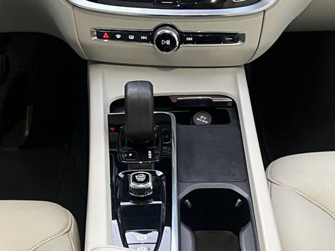 Used 2022 Volvo S60 B5 Momentum image 32