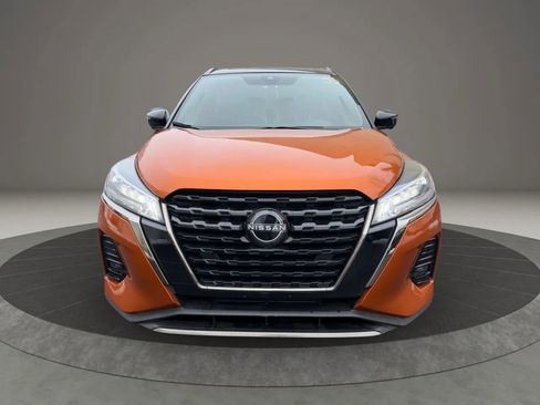 Used 2023 Nissan Kicks SR image 2