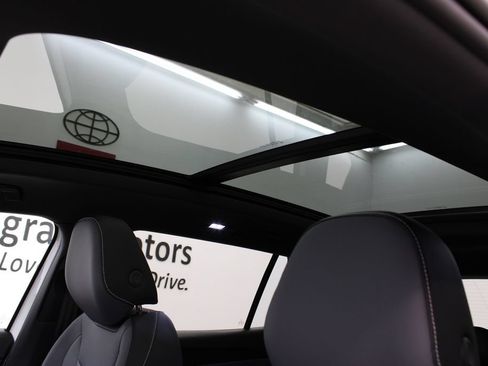 New 2026 Volkswagen Tiguan SE R-Line FWD image 12