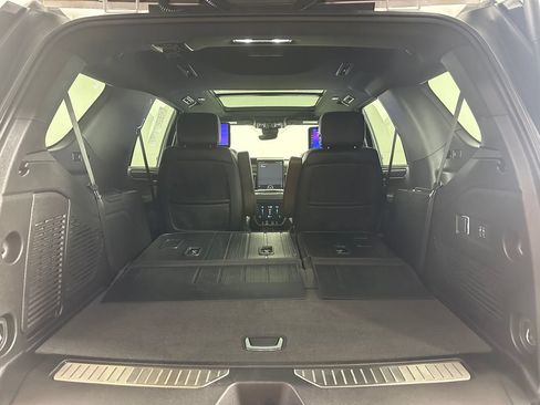 Used 2025 GMC Yukon Denali Ultimate AWD/4WD image 31