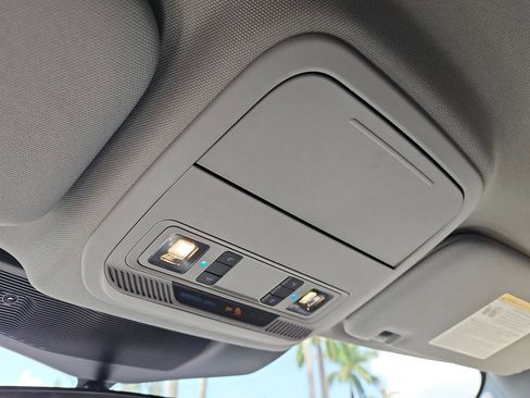 Used 2022 Ford Explorer XLT image 24