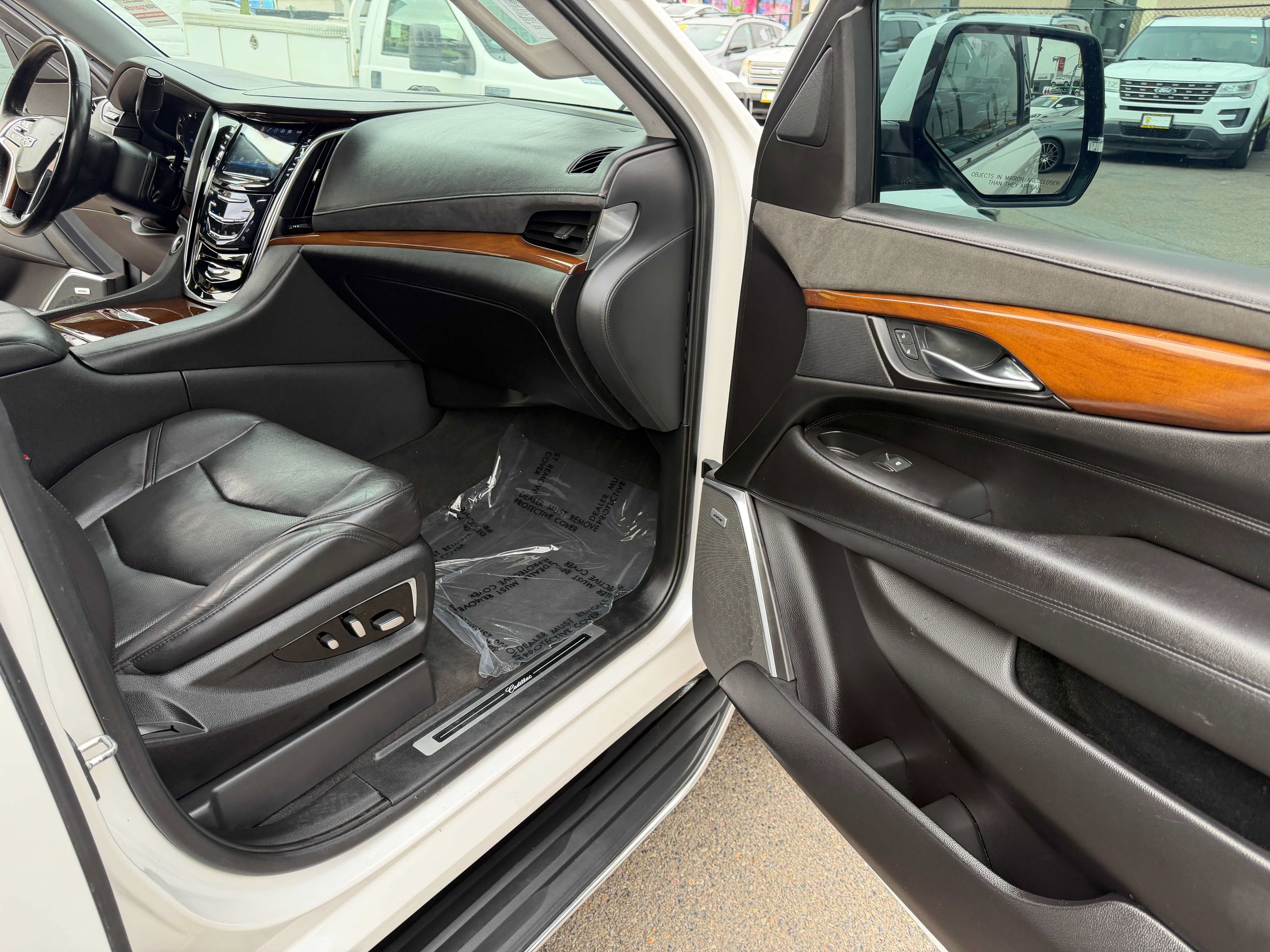 Used 2020 Cadillac Escalade Luxury RWD image 21