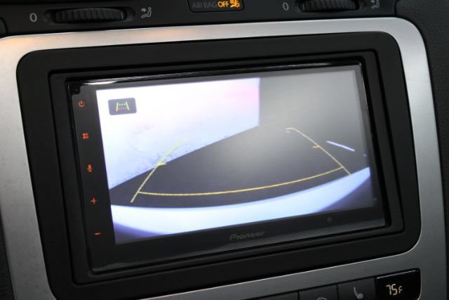 Used 2013 Volkswagen Eos Executive FWD image 17