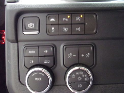 New 2025 Chevrolet Suburban LT w/ Comfort Package image 29