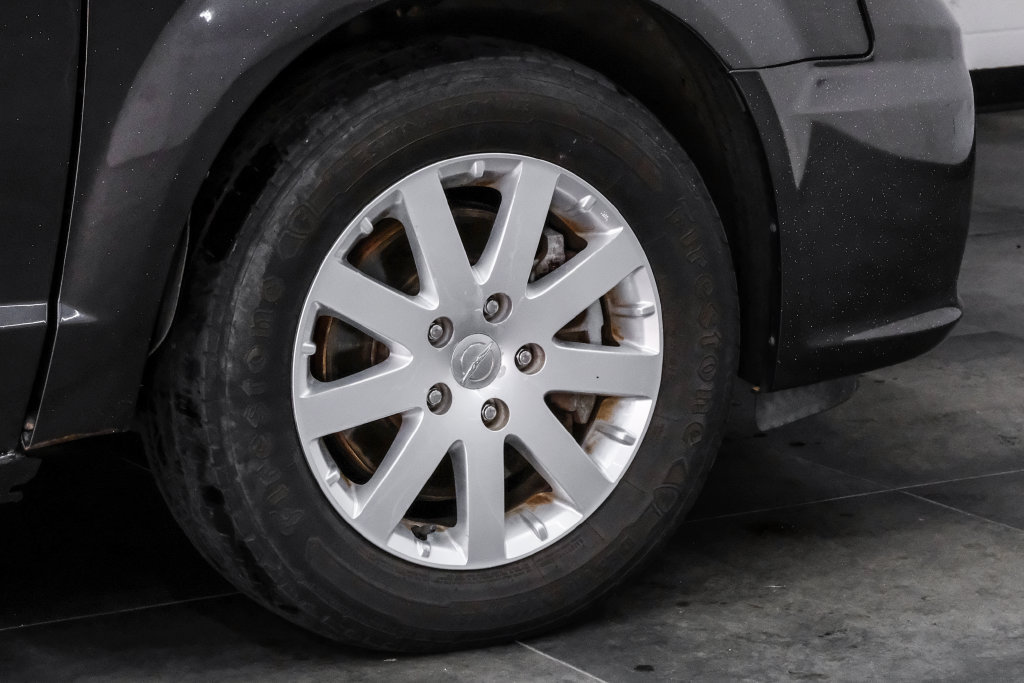Used 2015 Chrysler Town & Country Touring w/ Driver Convenience Group FWD image 65