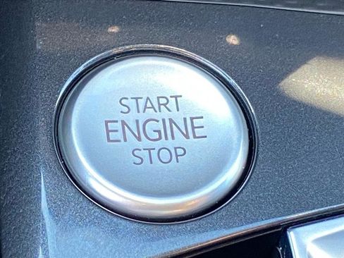 Certified 2022 Volkswagen Tiguan SE w/ Panoramic Sunroof Package image 16