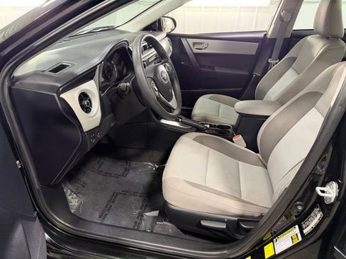 Used 2017 Toyota Corolla LE w/ Carpet Mat Package (TMS) FWD image 11