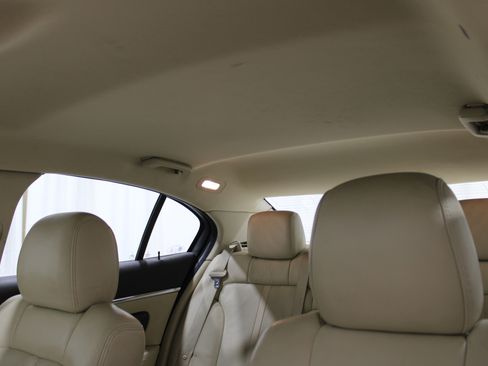 Used 2014 Lincoln MKS Elite w/ Equipment Group 101A image 20