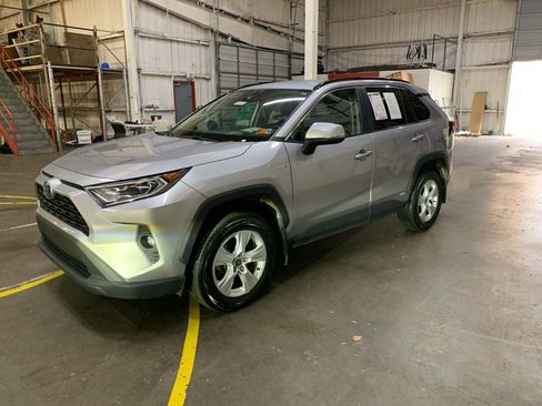 Used 2021 Toyota RAV4 XLE image 2