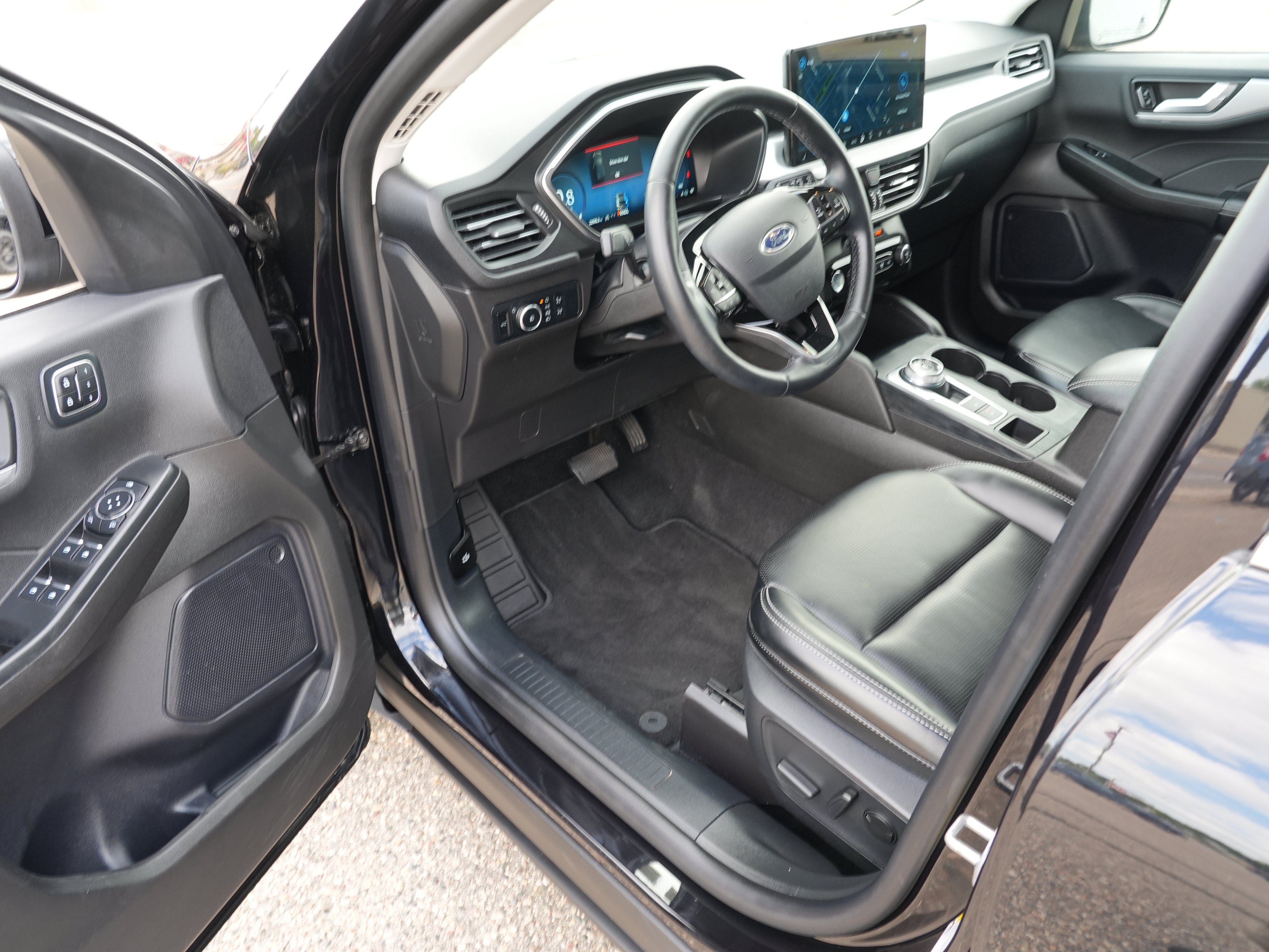 Used 2024 Ford Escape Platinum AWD/4WD image 15