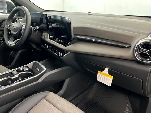 New 2026 Chevrolet Equinox LT w/ Convenience Package II image 25