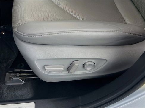 Used 2021 Toyota Highlander Limited image 14