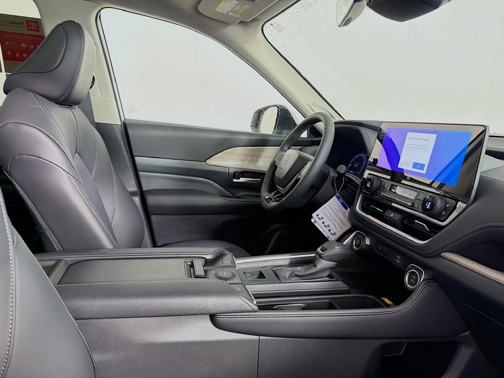 New 2026 Toyota Grand Highlander AWD image 33