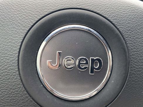 Used 2020 Jeep Grand Cherokee Limited image 28