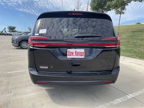 New 2026 Chrysler Pacifica Limited w/ S Appearance Package image 5