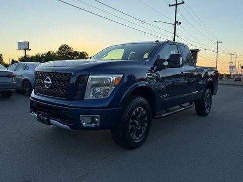 Used 2017 Nissan Titan PRO-4X w/ Pro-4x Convenience Package image 3