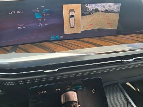 New 2026 Cadillac Escalade Platinum Sport AWD/4WD image 24