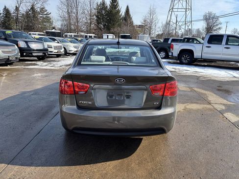 Used 2010 Kia Forte EX image 3