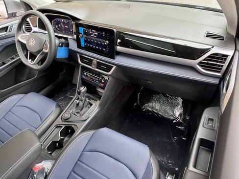 New 2025 Volkswagen Taos SEL image 9