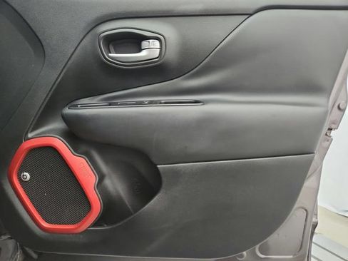 Used 2018 Jeep Renegade Trailhawk AWD/4WD image 27