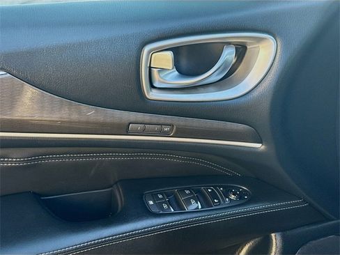 Used 2019 INFINITI QX60 Luxe w/ Essential Package image 18