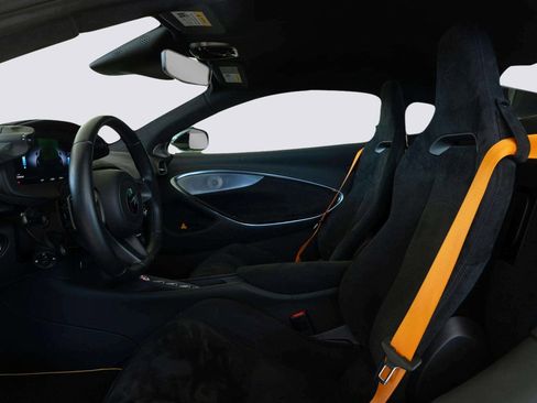 Used 2023 McLaren Artura image 21