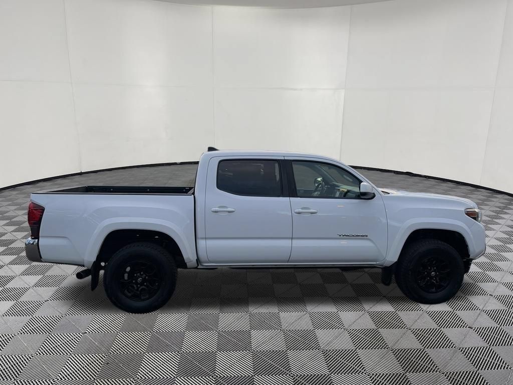 Used 2019 Toyota Tacoma SR5 AWD/4WD image 11