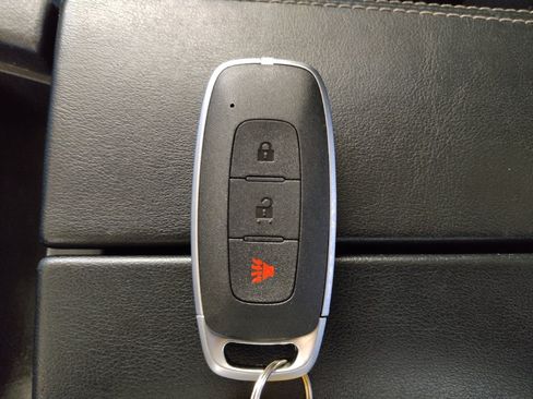 Used 2023 Nissan Rogue S AWD/4WD image 32
