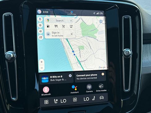 Certified 2023 Volvo XC40 B5 Plus w/ Protection Package Premier image 21